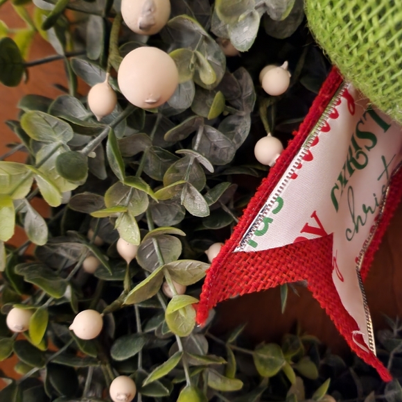 Eucalyptus Christmas Wreath - Picture 3 of 3